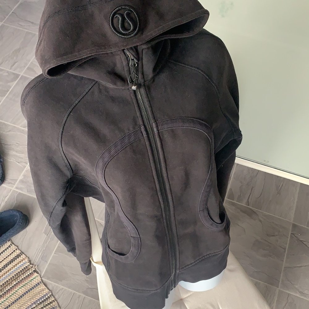 Black LuLu Lemon Hooded Sweatshirt with Thumb Holes